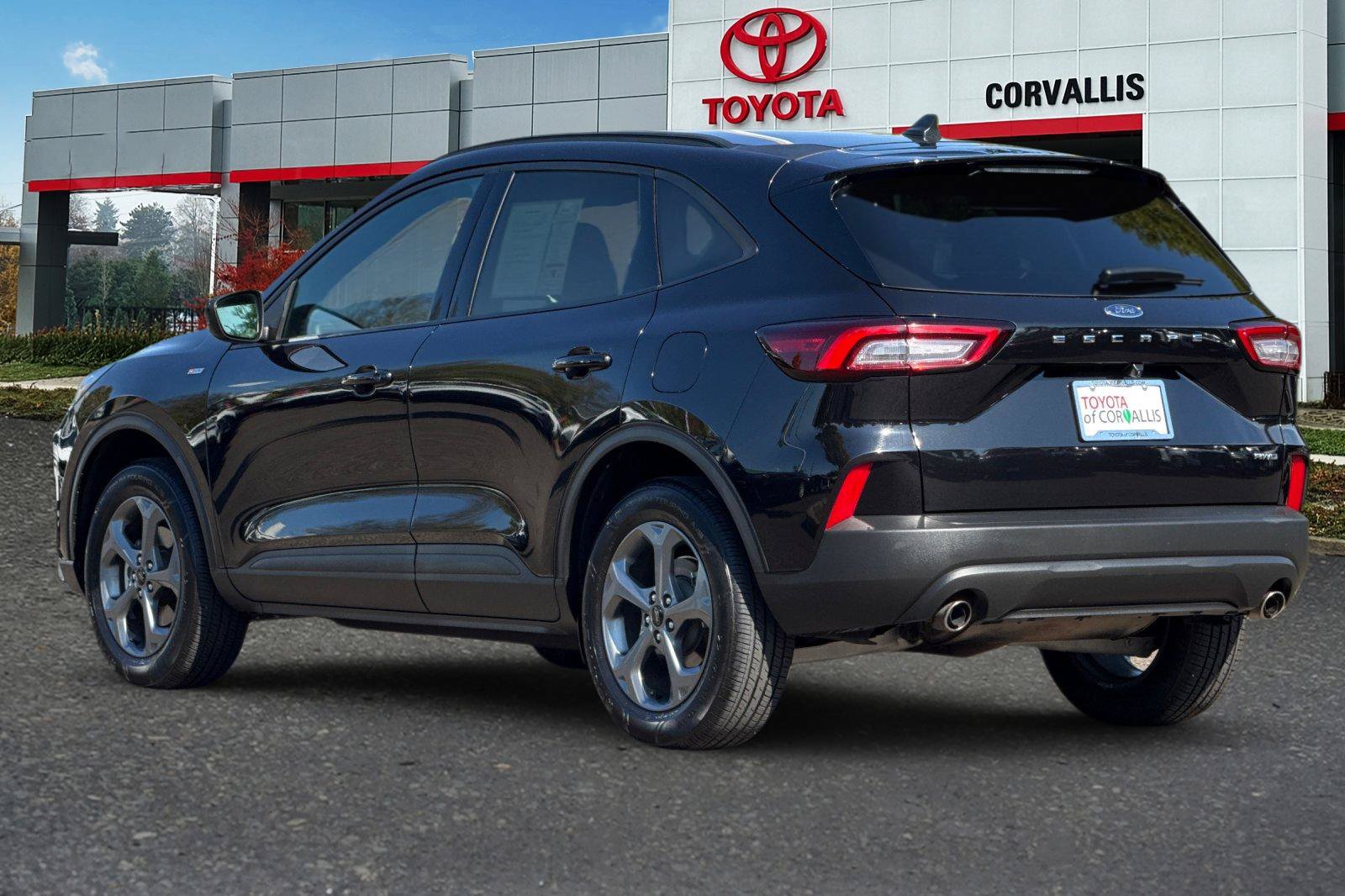 Used 2025 Ford Escape ST-Line Select AWD/4WD image 6
