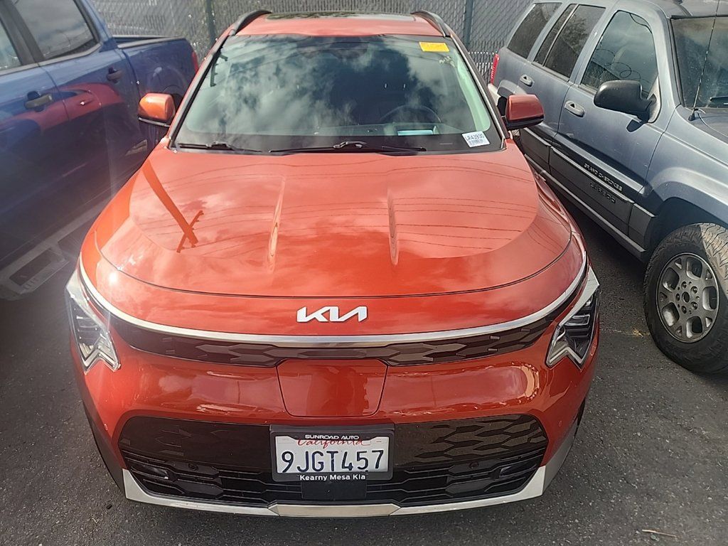 Certified 2023 Kia Niro Wave FWD image 2
