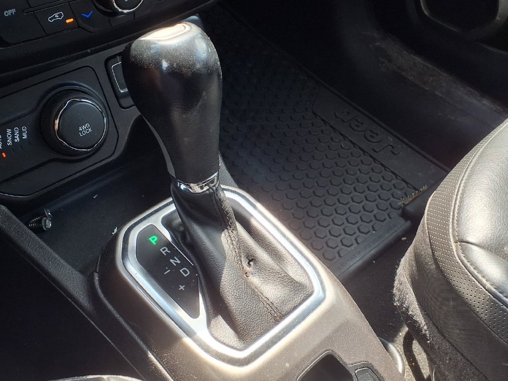 Used 2022 Jeep Renegade Limited AWD/4WD image 25