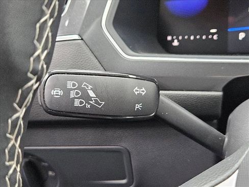 Used 2023 Volkswagen Tiguan SE image 14