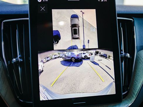 Certified 2026 Volvo XC60 B5 Plus w/ Climate Package image 28