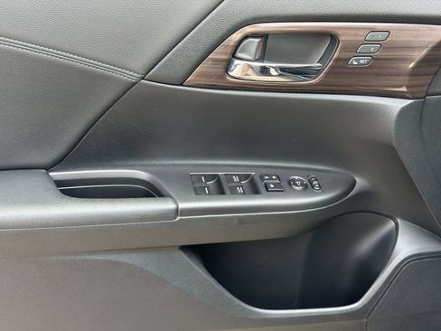 Used 2017 Honda Accord EX-L image 12