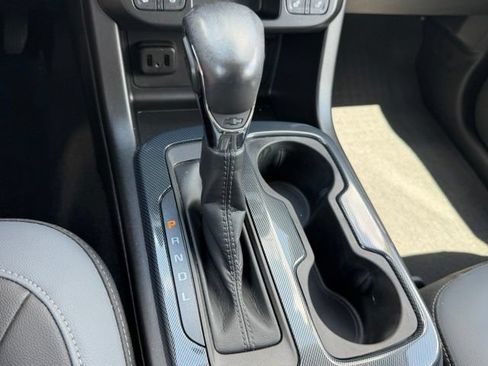 Used 2022 Chevrolet Colorado Z71 w/ Safety Package AWD/4WD image 22