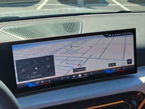 New 2026 BMW 330i Sedan w/ M Sport Package image 18