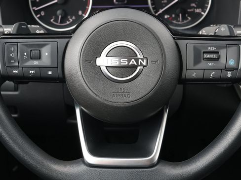Used 2023 Nissan Rogue SV FWD image 17
