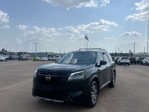 Certified 2023 Nissan Pathfinder SL w/ Black Appearance Package FWD image 7