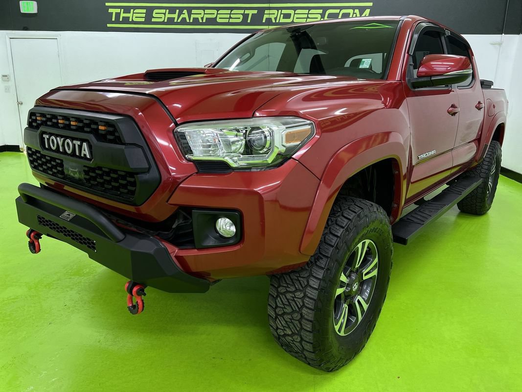 Used 2018 Toyota Tacoma TRD Sport AWD/4WD image 5
