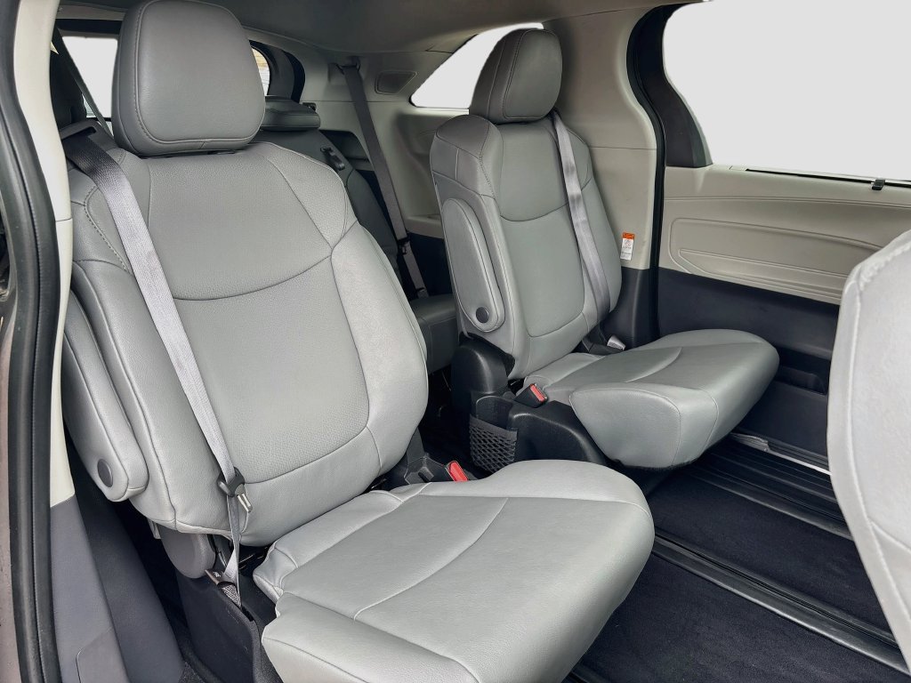 Used 2023 Toyota Sienna XLE w/ XLE Plus Package AWD/4WD image 29