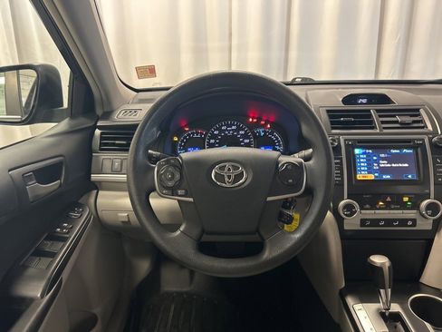 Used 2012 Toyota Camry LE image 3
