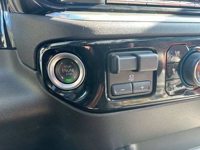 Used 2024 Chevrolet Silverado 2500 High Country w/ Technology Package AWD/4WD image 19