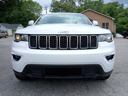 Used 2021 Jeep Grand Cherokee Laredo image 3