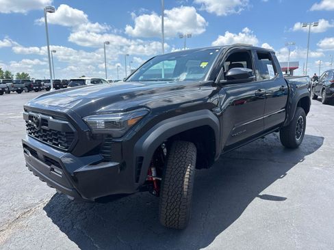 Used 2026 Toyota Tacoma TRD Off-Road AWD/4WD image 4
