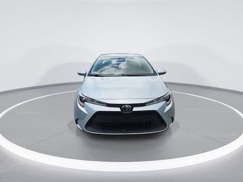 Used 2022 Toyota Corolla LE FWD image 3