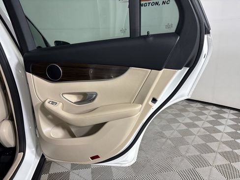 Used 2021 Mercedes-Benz GLC 300 4MATIC image 29