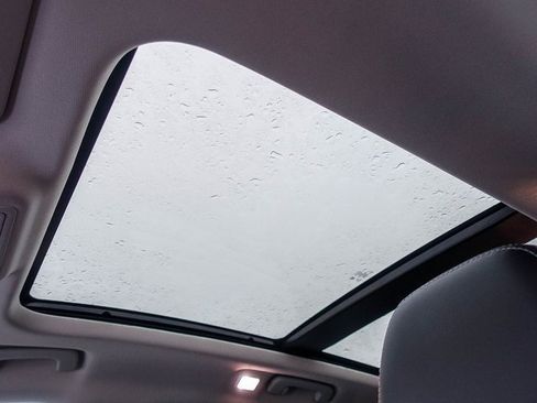 Used 2024 Ford Escape SE w/ PHEV Premium Package image 5