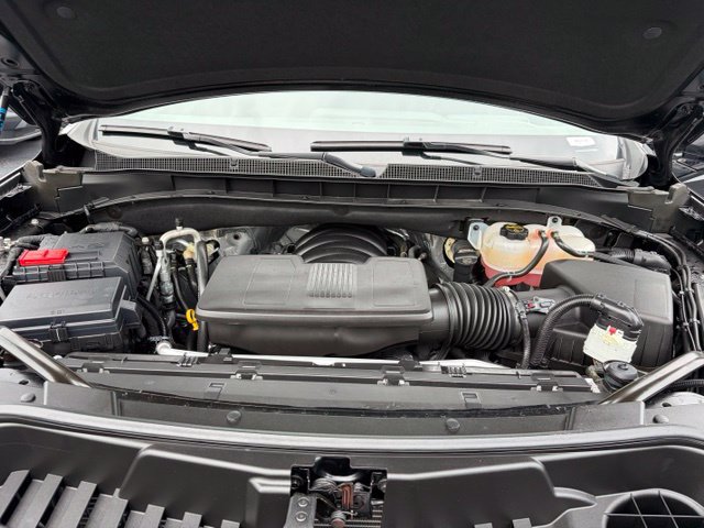 Certified 2025 Chevrolet Suburban LS w/ LPO, Dark Essentials Package RWD image 11