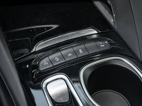 Used 2023 Buick Envision Essence image 32