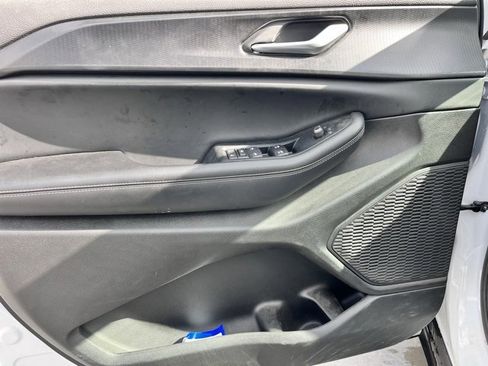 Used 2024 Jeep Grand Cherokee L Altitude image 10