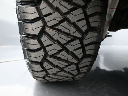 Used 2023 RAM 1500 Laramie AWD/4WD image 19