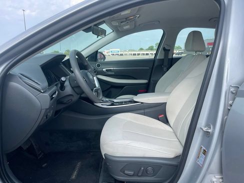 Used 2023 Hyundai Sonata SEL w/ Preferred Accessory Package FWD image 12