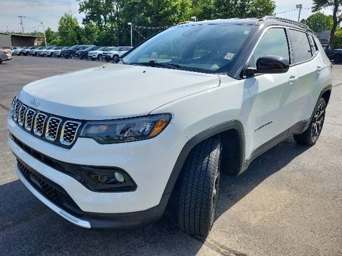 Used 2025 Jeep Compass Limited AWD/4WD image 7