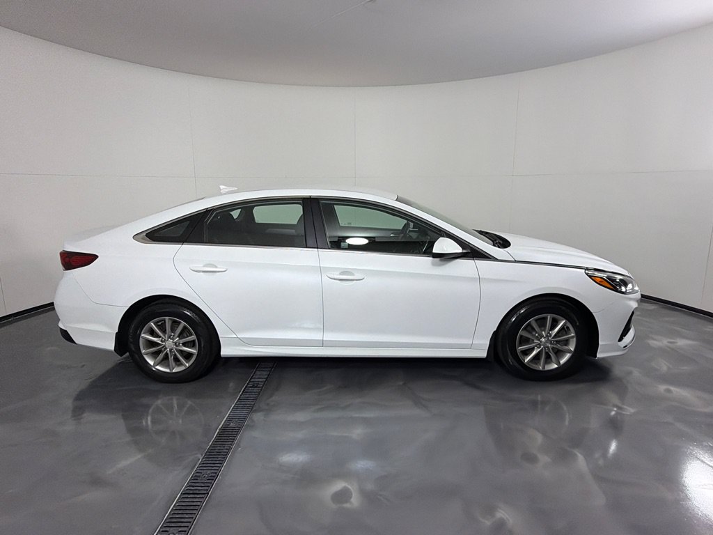 Used 2019 Hyundai Sonata SE w/ Cargo Package FWD image 4