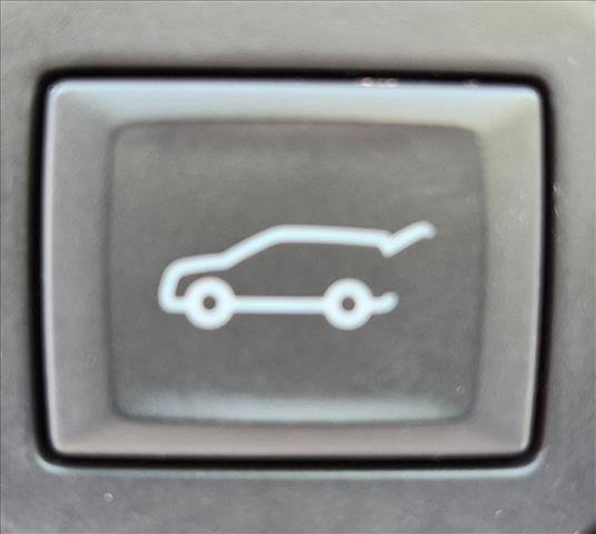Used 2023 Chevrolet Traverse Premier FWD image 15