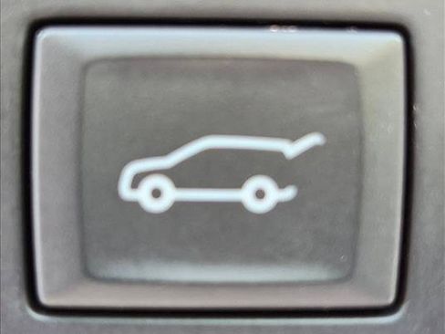 Used 2023 Chevrolet Traverse Premier FWD image 15