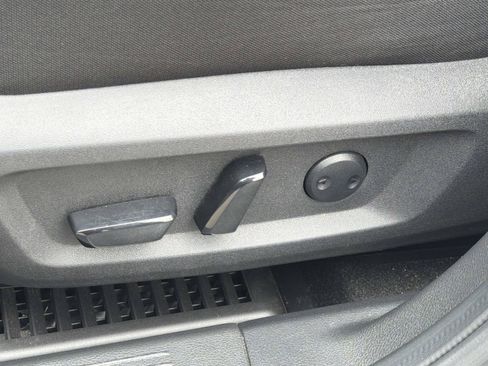 Used 2023 Nissan Rogue SV FWD image 19