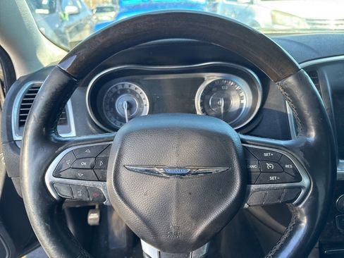 Used 2016 Chrysler 300 C image 6
