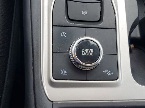 Used 2022 Ford Explorer XLT image 26