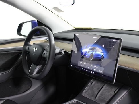 Used 2023 Tesla Model Y Long Range image 13