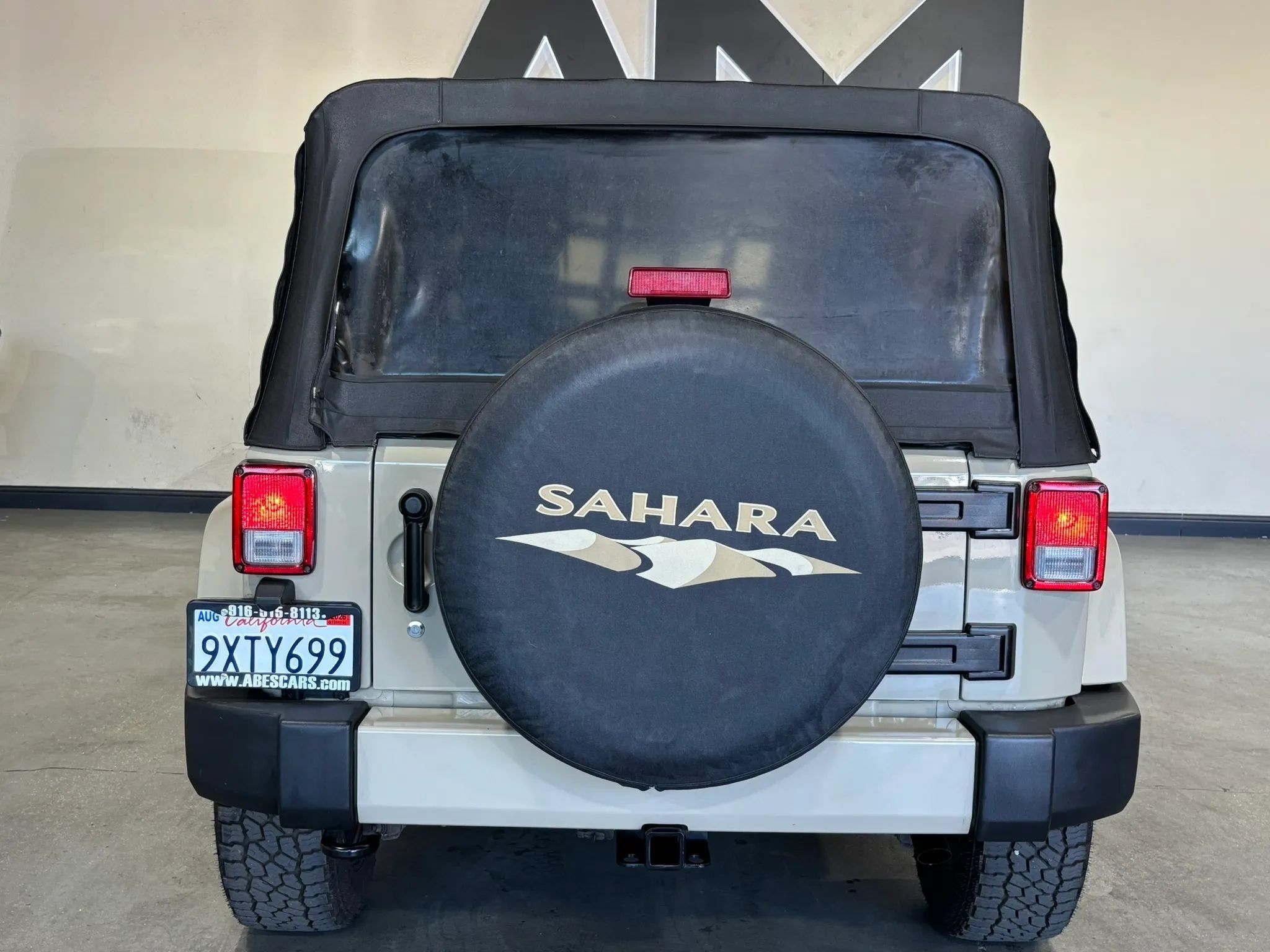 Used 2017 Jeep Wrangler Unlimited Sahara w/ Max Tow Package AWD/4WD image 5