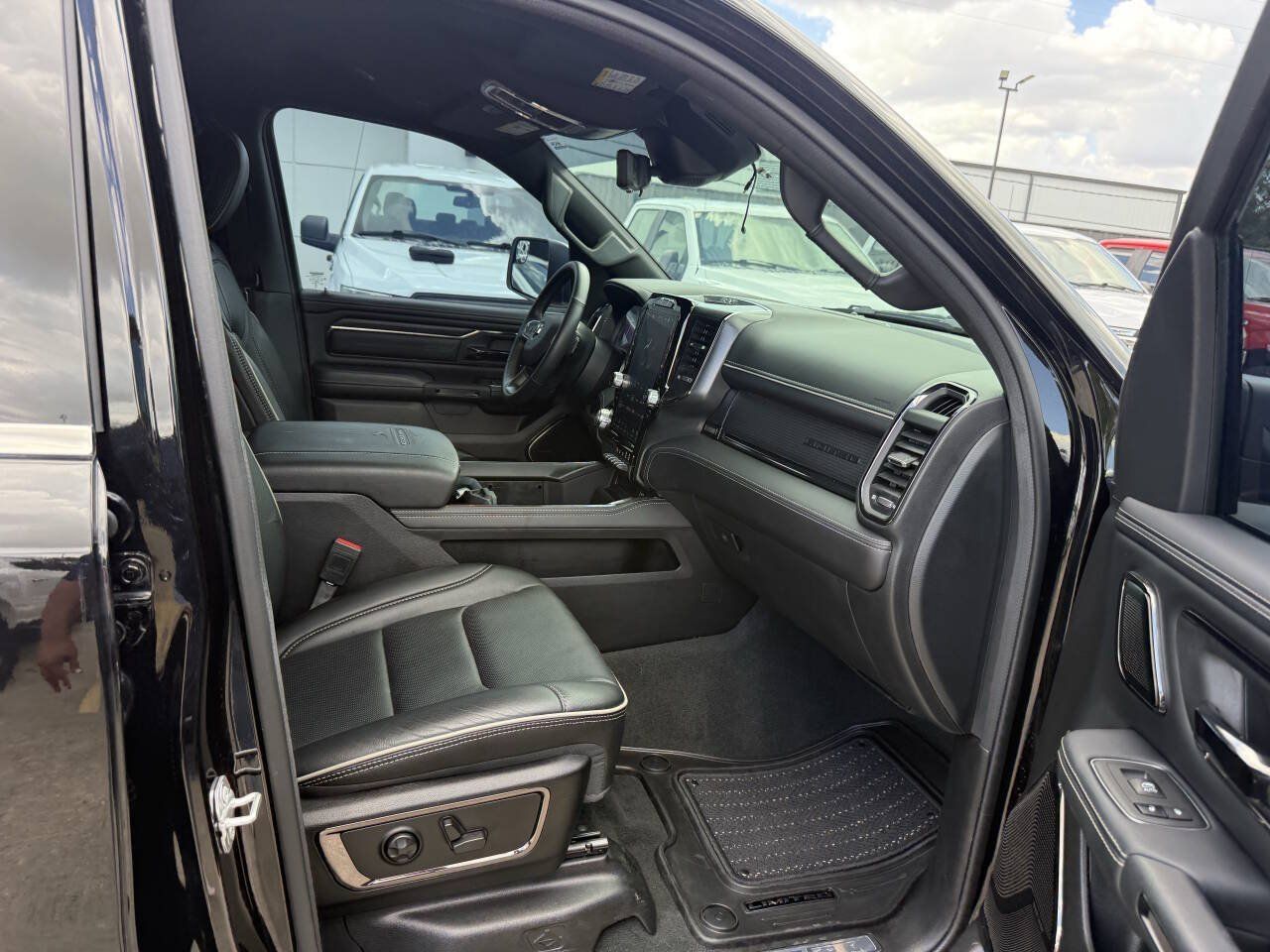 Used 2024 RAM 1500 Limited AWD/4WD image 10