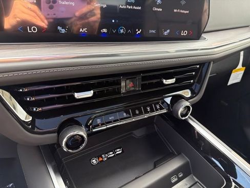 New 2026 Chevrolet Tahoe Z71 w/ Z71 Off-Road Package AWD/4WD image 20
