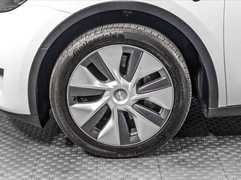 Used 2023 Tesla Model Y Long Range AWD/4WD image 36