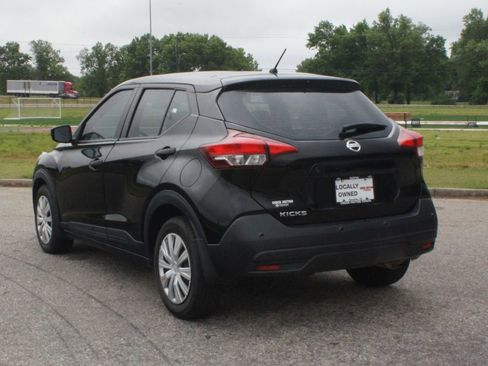 Used 2020 Nissan Kicks S FWD image 11