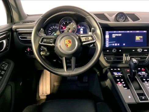 Used 2023 Porsche Macan image 13