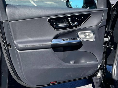 Used 2025 Mercedes-Benz GLC 300 4MATIC image 22