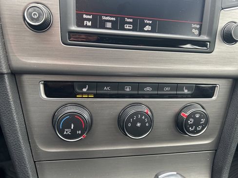 Used 2016 Volkswagen Golf SE w/ Lighting Package image 25