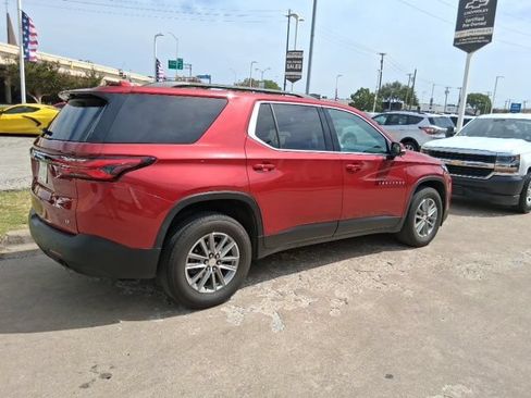 Used 2022 Chevrolet Traverse LT FWD image 4