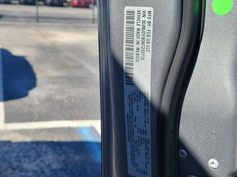 Used 2022 Jeep Compass Latitude w/ Sun and Sound Group AWD/4WD image 29