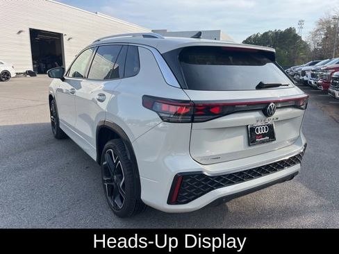 Used 2026 Volkswagen Tiguan SEL R-Line image 8