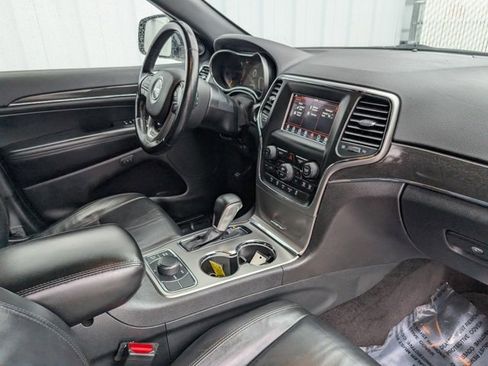 Used 2018 Jeep Grand Cherokee Limited image 31
