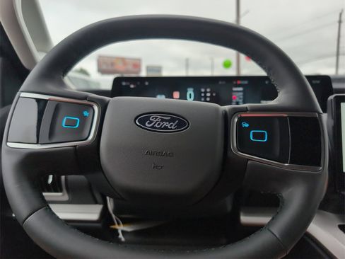 New 2025 Ford Expedition Active image 21