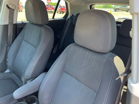 Used 2017 Chevrolet Trax LT AWD/4WD image 25