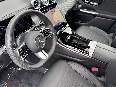 Used 2025 Mercedes-Benz GLC 300 4MATIC image 9