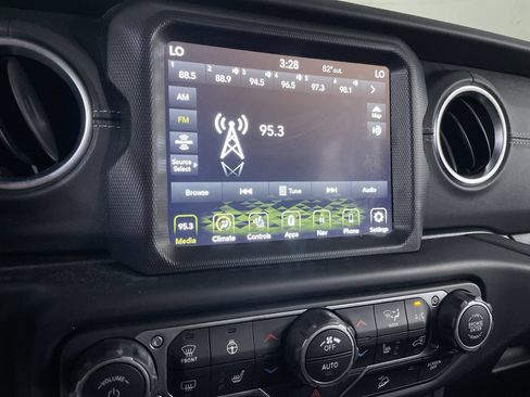 Used 2020 Jeep Wrangler Unlimited Sahara AWD/4WD image 15