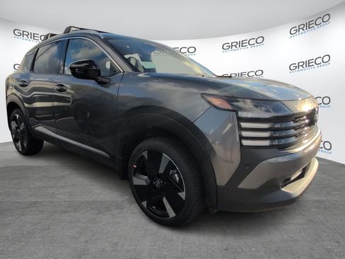 New 2026 Nissan Kicks SR w/ Cold Weather Package FWD image 1