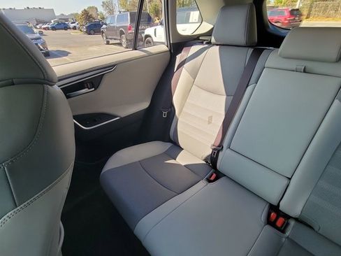 Used 2019 Toyota RAV4 Limited image 4